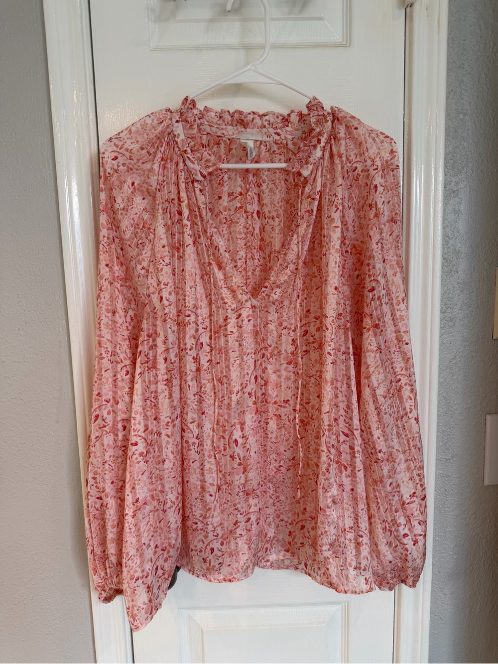 H&M Pink Floral V-Neck Ruffle Blouse